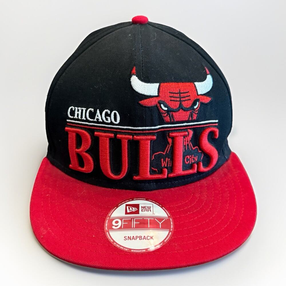 New Era 9Fifty Mens Black Red Hardwood Classics Chicago Bulls SnapBack Hat Cap